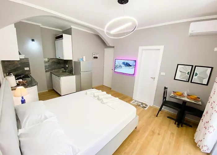 Center 5 - Way Apartment